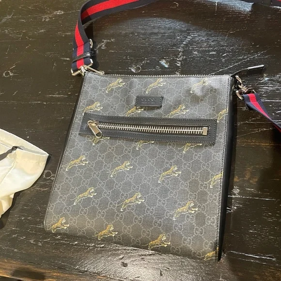 Gucci Bestiary Messenger flappen with Tigers